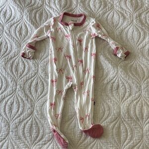 KYTE BABY Pink Bow Onesie Zipper Pajamas